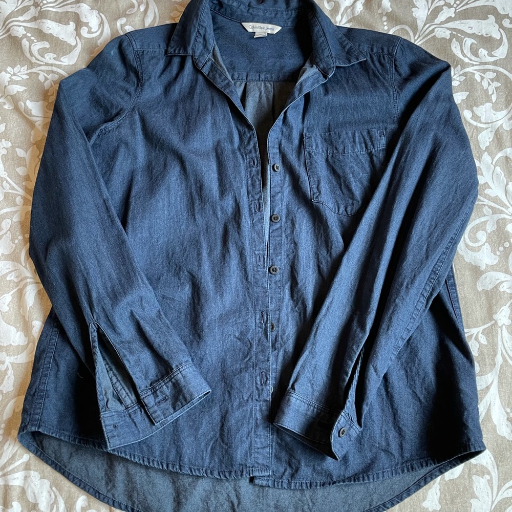 Calvin Klein Simple Button Up